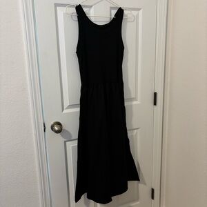 Chic Black Sleeveless Midi Dress